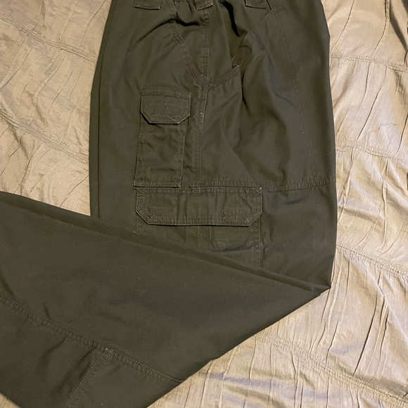 5.11 Tactical Series black cargo pants (5-pair bundle) - Picture 2 of 4